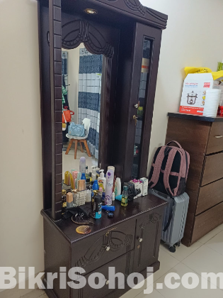 Dressing table